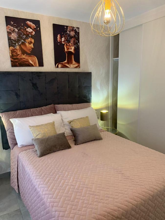 Los Boliches Holidays Suites ฟูเอนฮิโรลา ภายนอก รูปภาพ