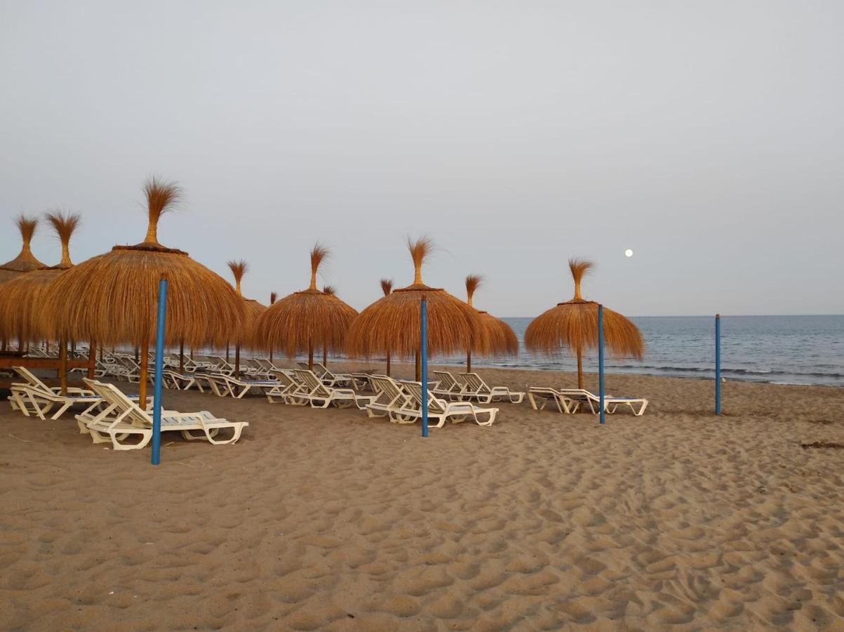 Los Boliches Holidays Suites ฟูเอนฮิโรลา ภายนอก รูปภาพ